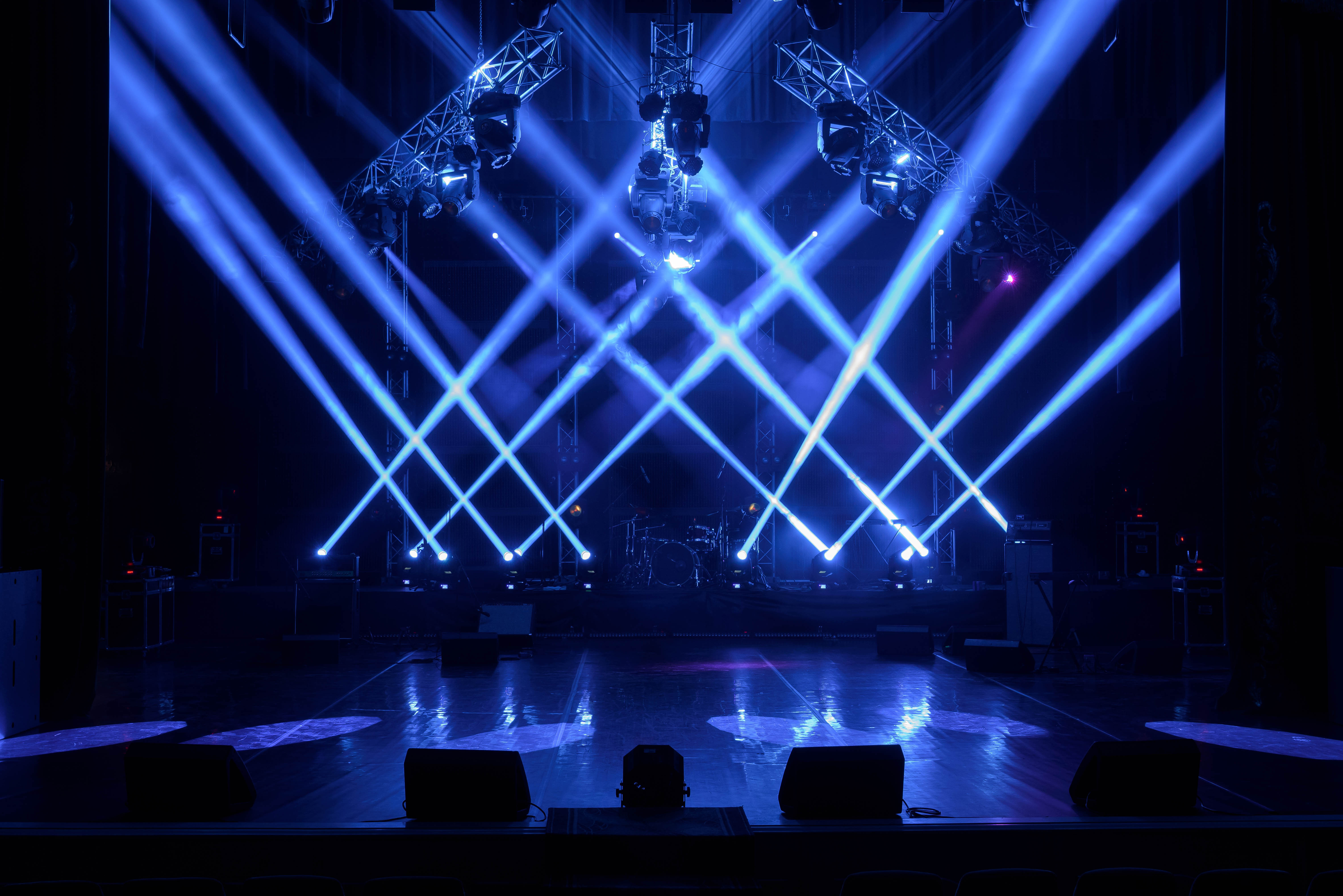 How to Manage Stage Design, Lighting, and Sound: Expert Tips
